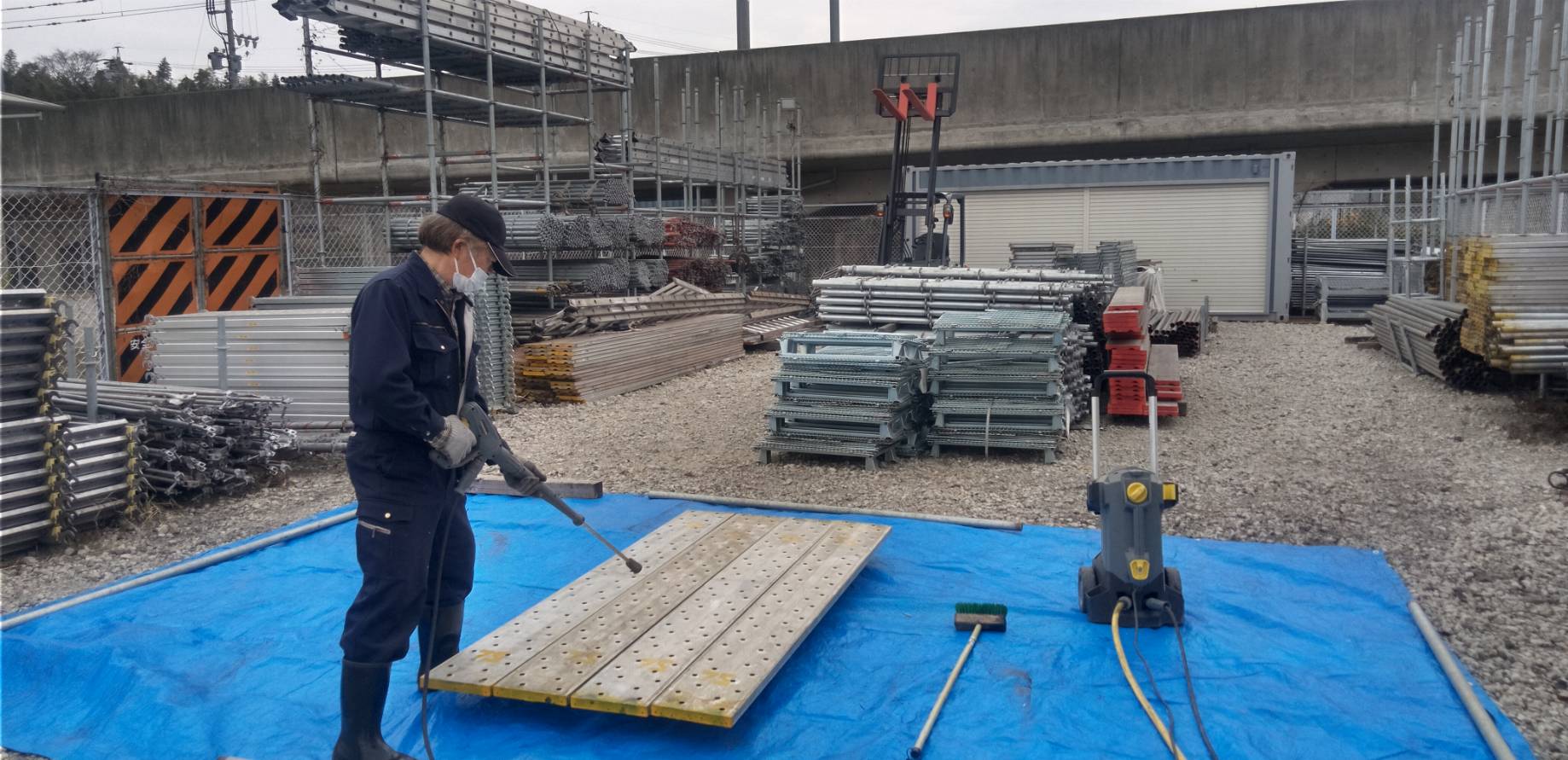 足場材整備作業の様子